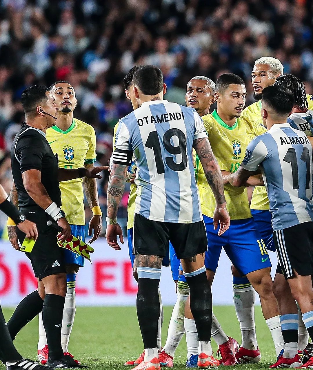 西亚卡姆在巴塞罗那比赛中精彩发挥,逆转引发热议!(巴塞罗那大逆转视频)AYX 爱游戏平台