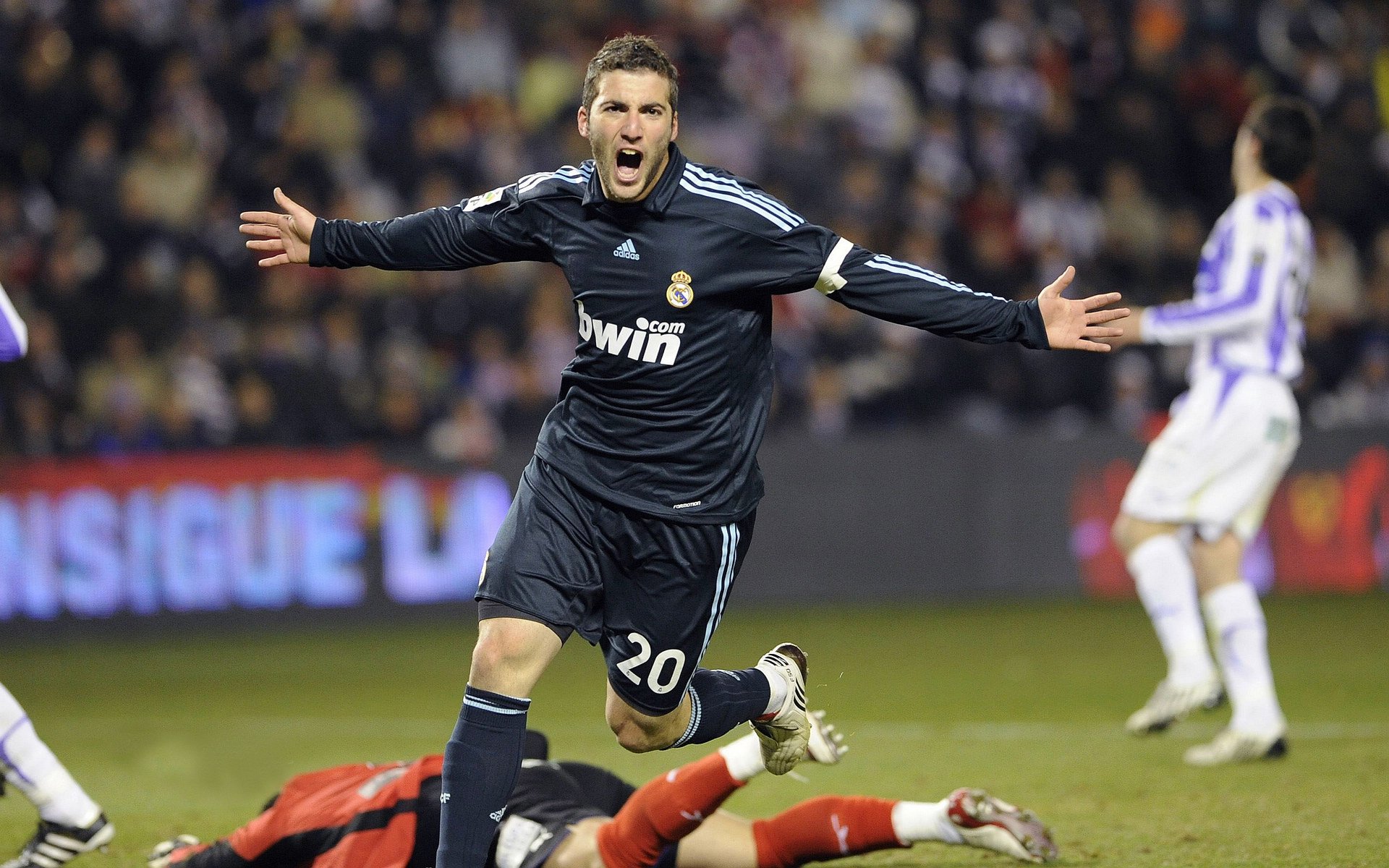 浓眉哥关键节点绝杀，塞尔维亚队带队取胜！